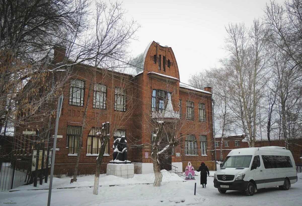 Улица первомайская сарапул. Сарапул музей истории и культуры среднего прикамья. Улица первомайская сарапул. Сарапул улица труда. Сарапульский драматический театр фото.