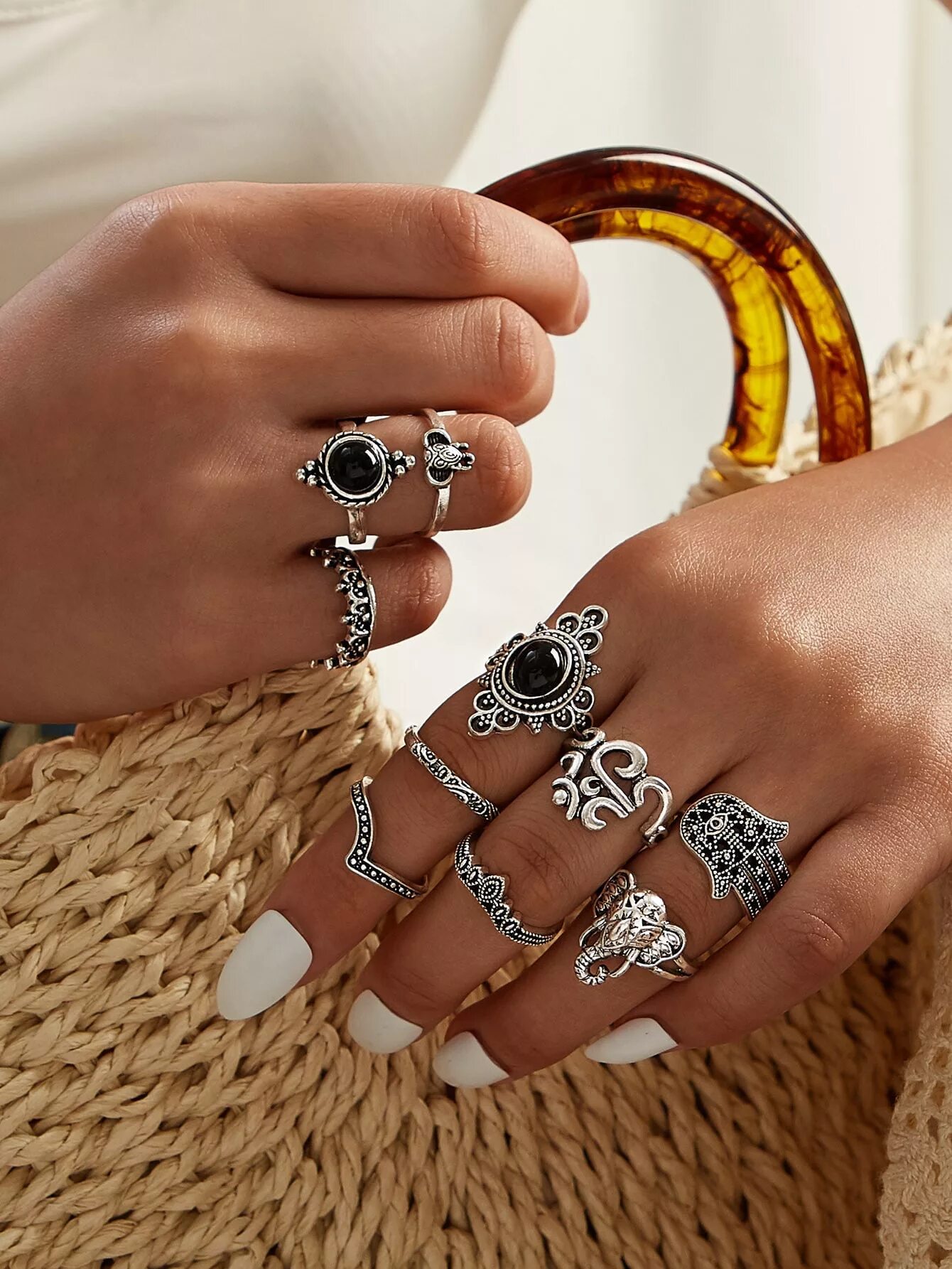 какие кольца в тренде. кольцо (украшение). какие кольца в тренде. фаланговые кольца тренд 2022. модные золотые кольца.