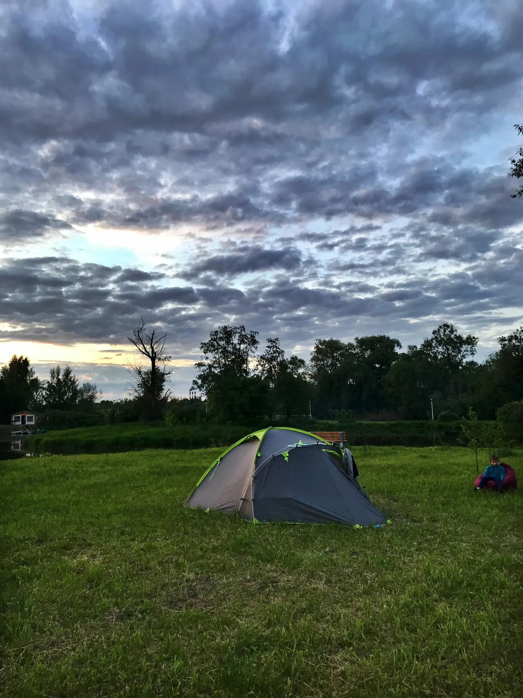 Camping 11 11. Ок река Звенигород. Ок-река Звенигород турбаза. Отель ок река Звенигород. Кемпинг «ок-река» в Звенигороде.