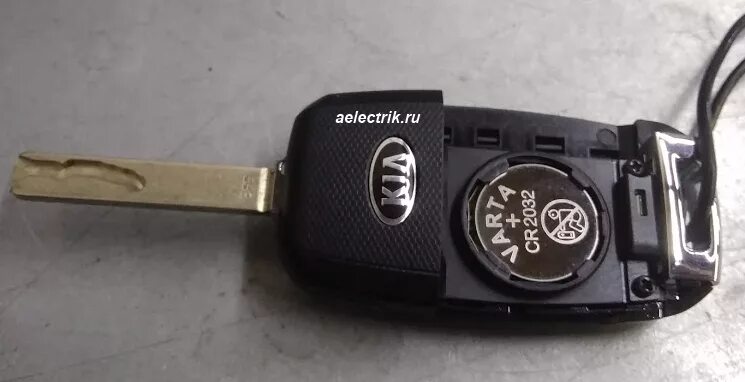Замена батарейки в штатном ключе! - KIA Cerato (3G), 2 л, 2017 года электроника 