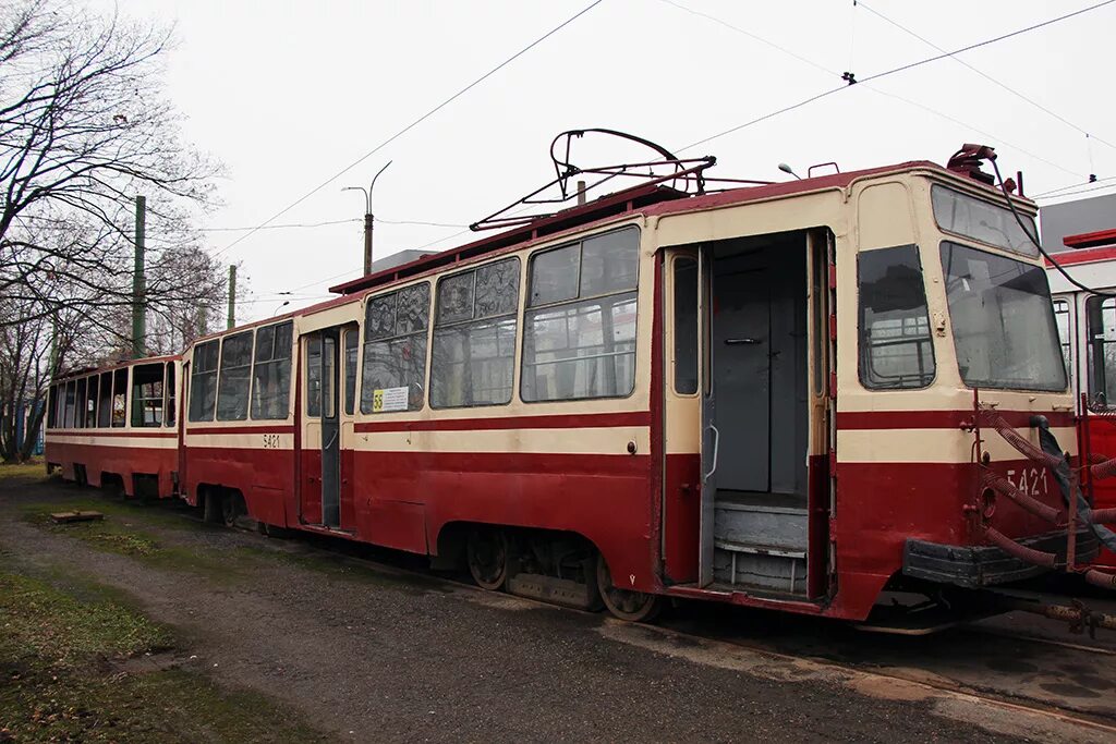 Трамвайный парк 5 санкт петербург. Трамвайный парк 5 санкт петербург. Ланской трамвайный парк. Санкт петербург трамвай лм 68м2. Трамвай лм-68м2.