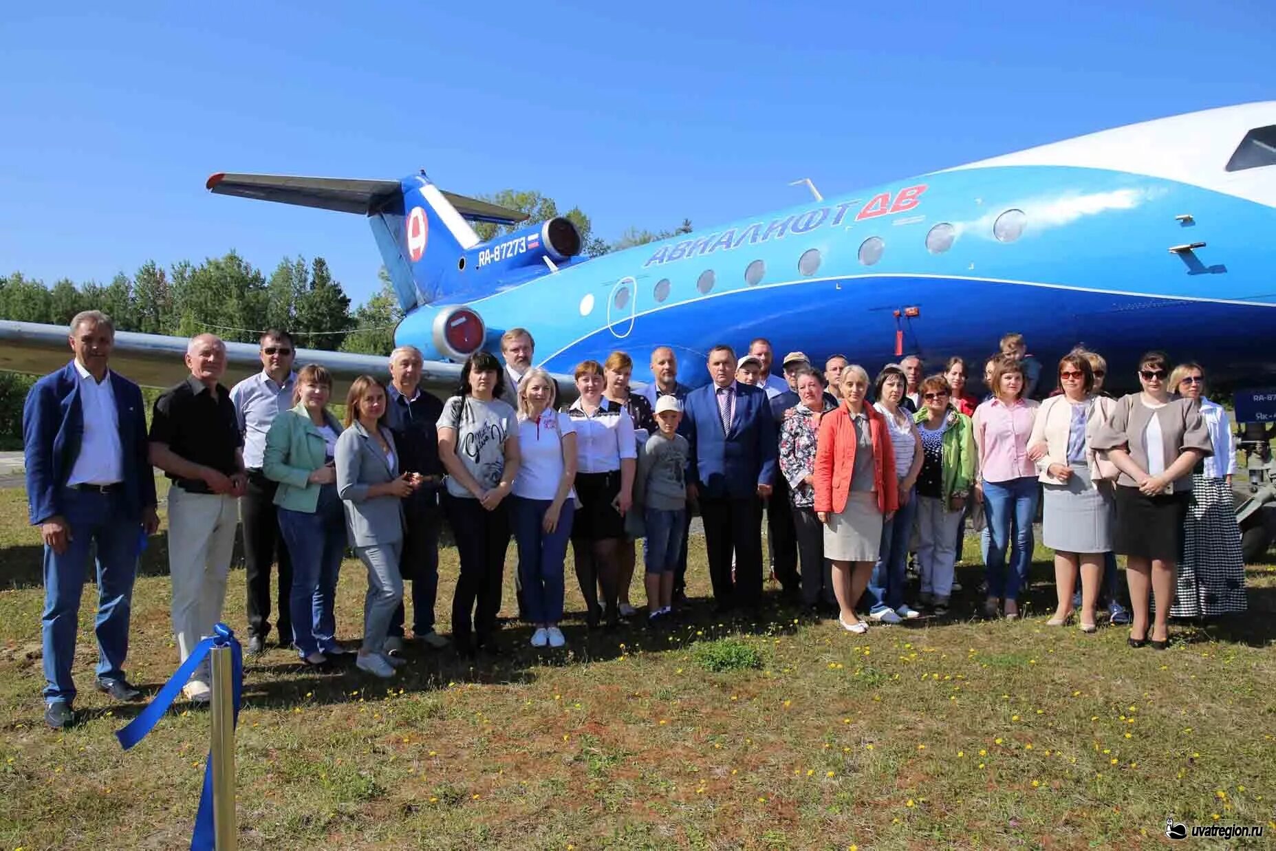 Самолет какой район. Уватский район Уват. Самолет памятник як -40 Уват. Парк самолет Кушнаренково. Достопримечательности Уватского района Тюменской области.