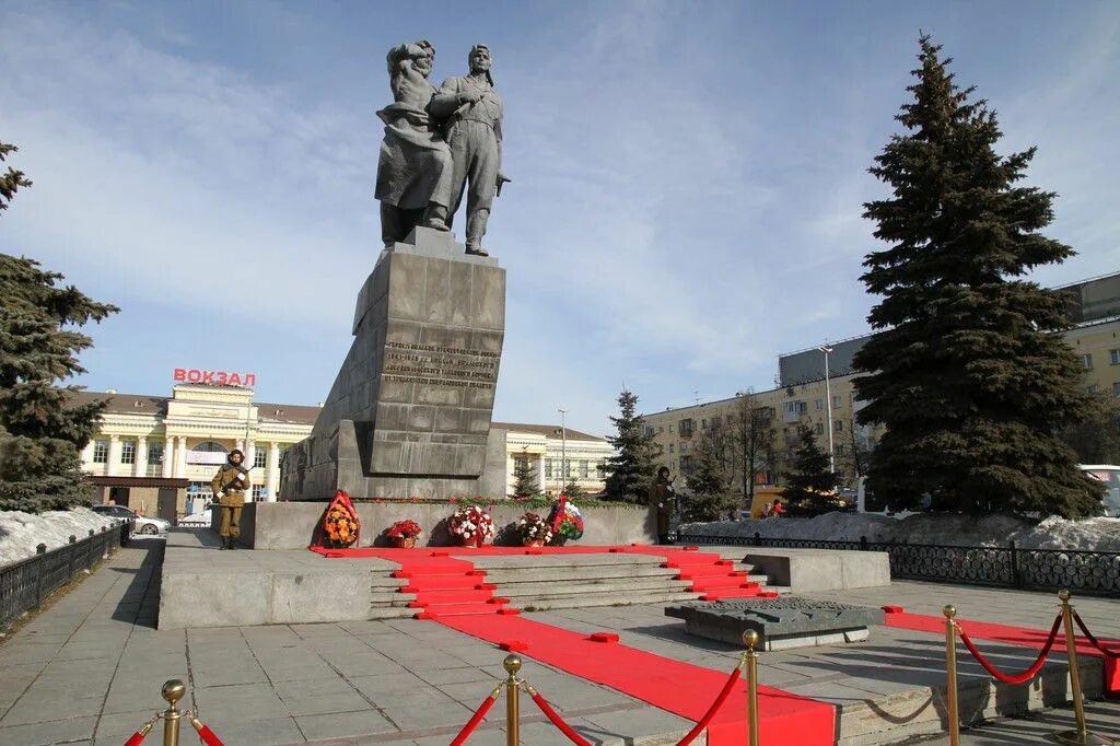 Памятник уральскому добровольческому корпусу город