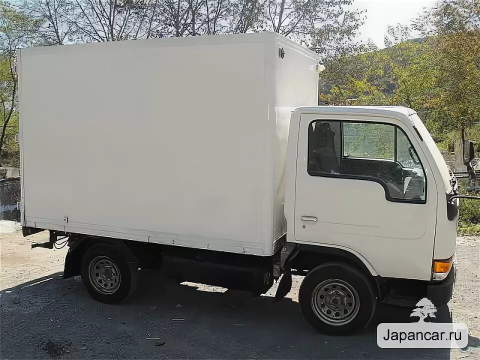 Ниссан будка. Nissan cabstar 2010. Ниссан с будкой. Ниссан грузовой 3. Ниссан будка.