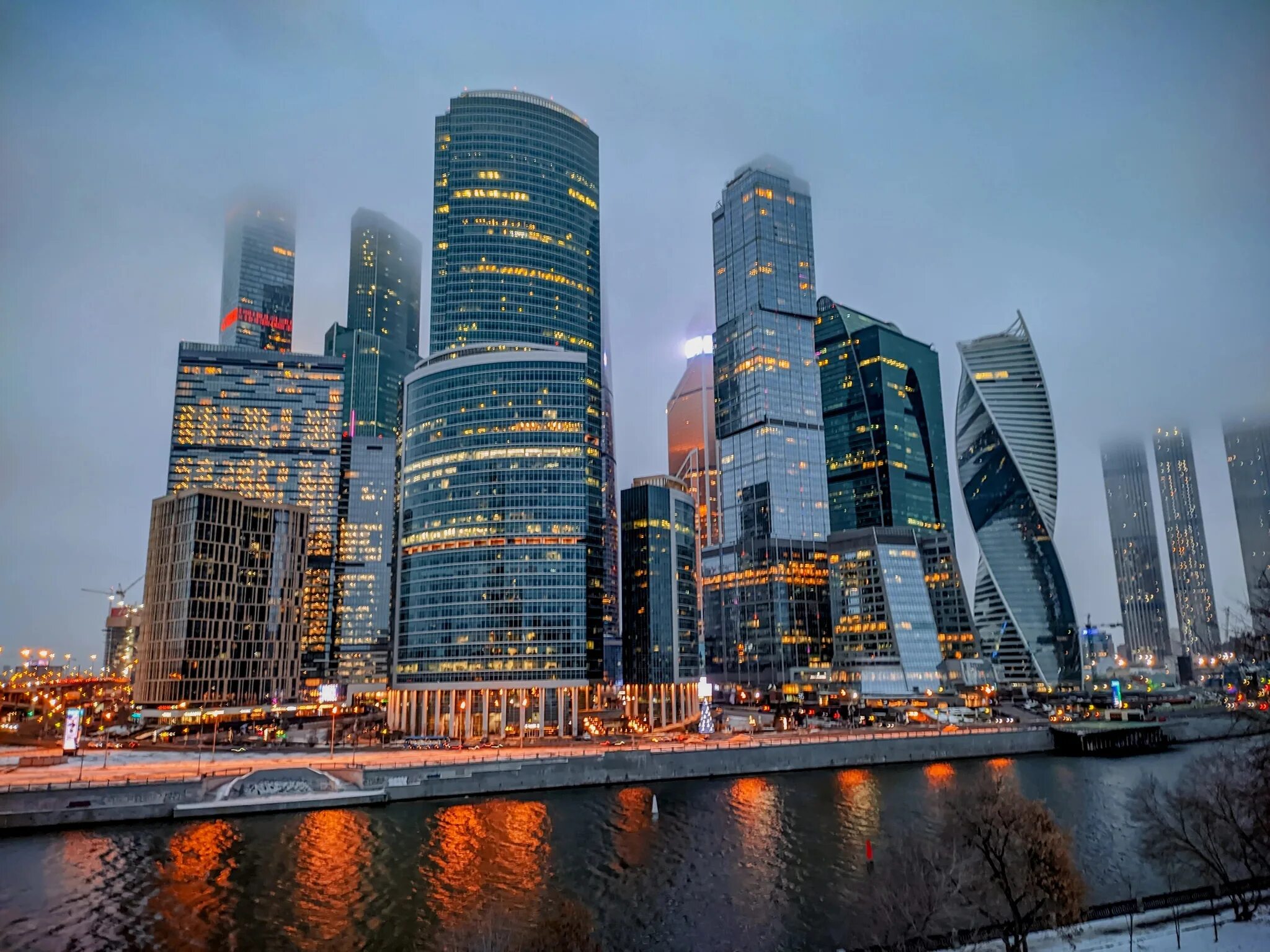 Москва сити фото снаружи. Москоу - Сити, небоскребы, река.. Москва архитектура Москоу Сити. Москоу Сити ночью. Москоу Сити фото.