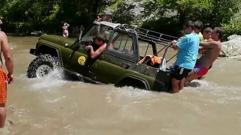 Пацаны ездят на уазиках