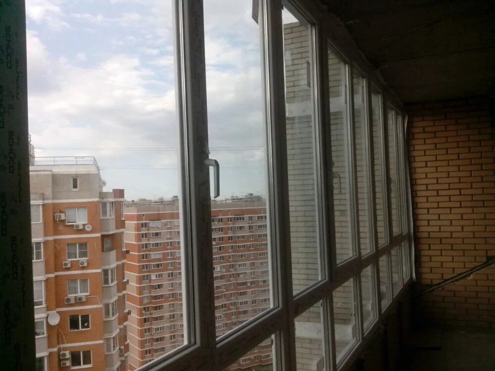 Окна Краснодар. Краснодар из окна. МП окна в Краснодаре. Горница окна Краснодар остекление балконов.