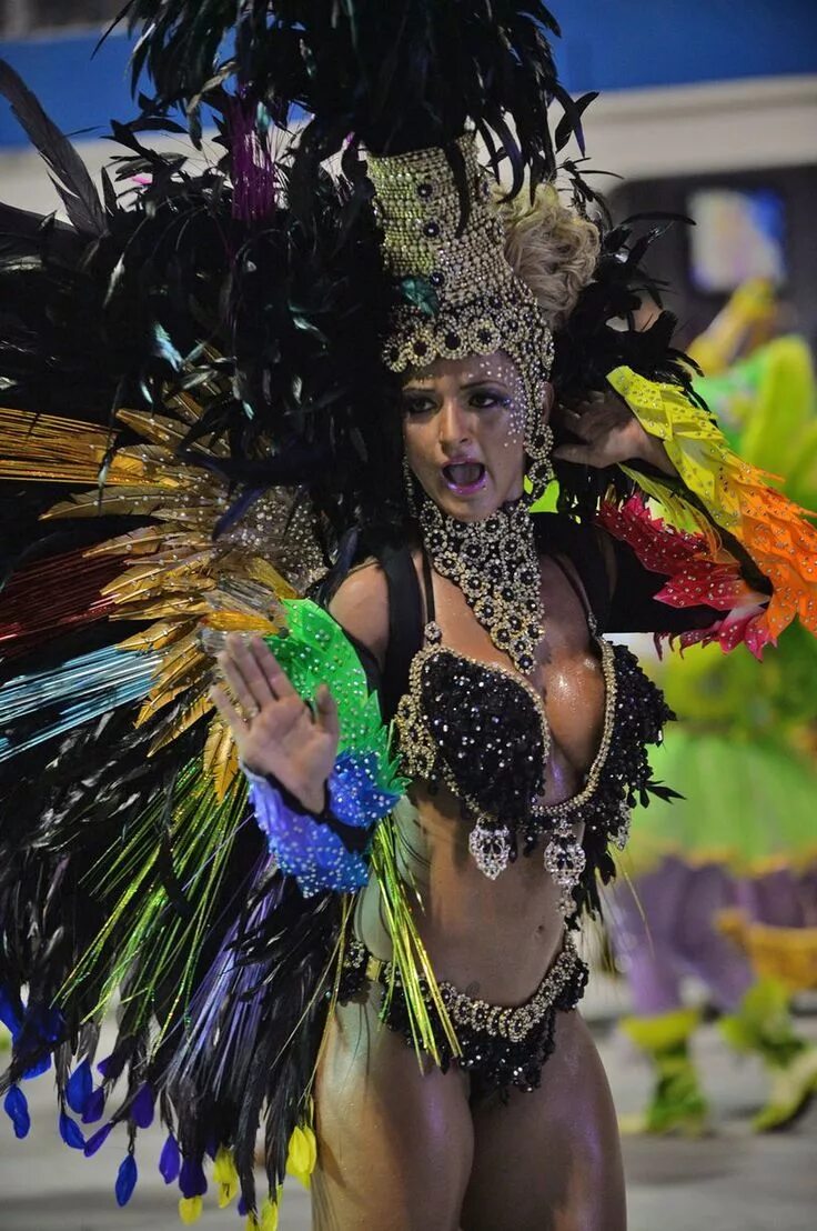 Rio 18. Рио де Жанейро карнавал 2014. Карнавал Бразилия 1986. Карнавал Бразилия 2014 фото.