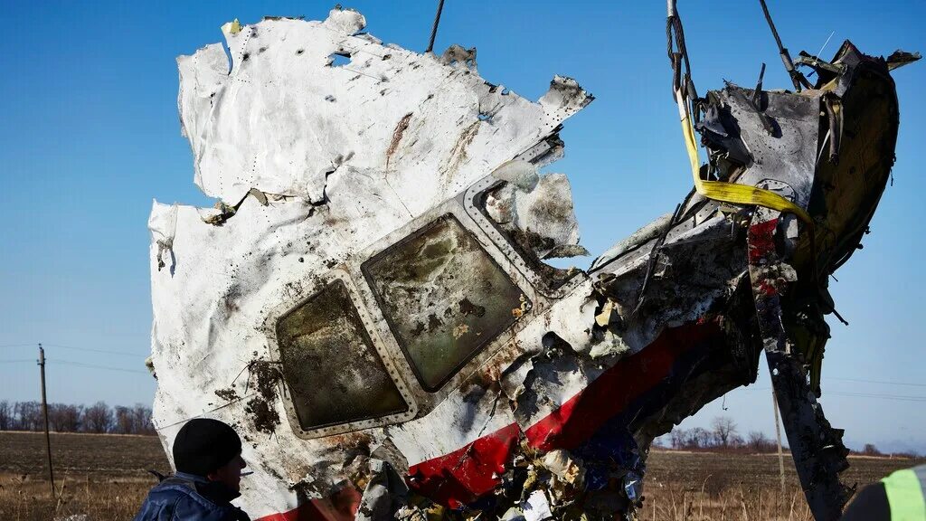2014 сбит боинг. Катастрофа боинг 777 мн17. бук mh17. малазийский боинг крушение на украине 2014.