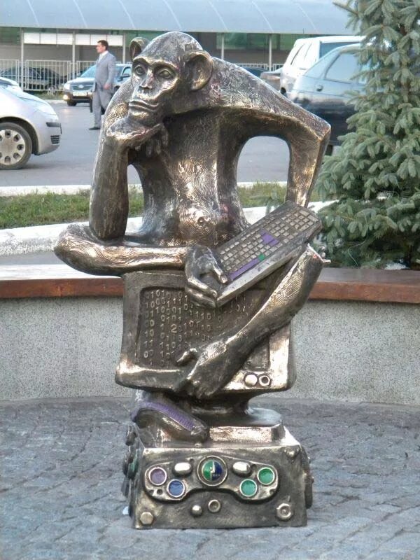 памятник интернету. памятник интернету в самаре, россия. памятник интернету москва. памятник internet explorer в калининграде россия. памятник пользователю интернета в самаре.