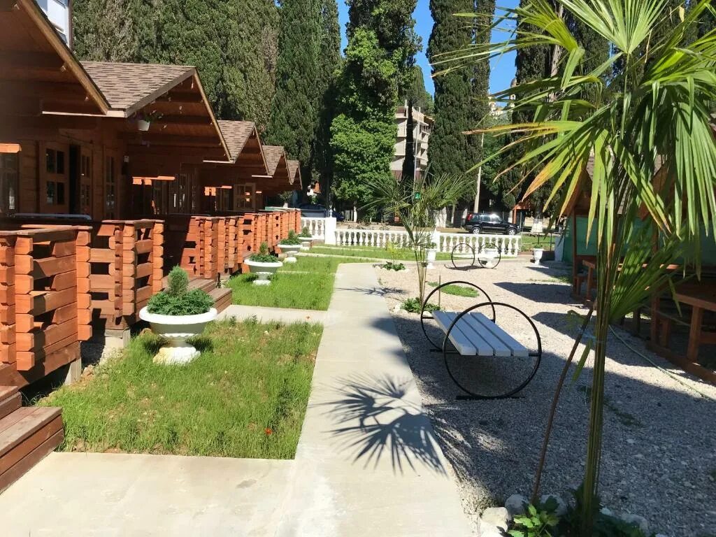Holiday park psyrdzha новый афон. Happy land абхазия пицунда. Русские дом за границей. Гуест хаус абхазия новый афон. Абхазия холидей.