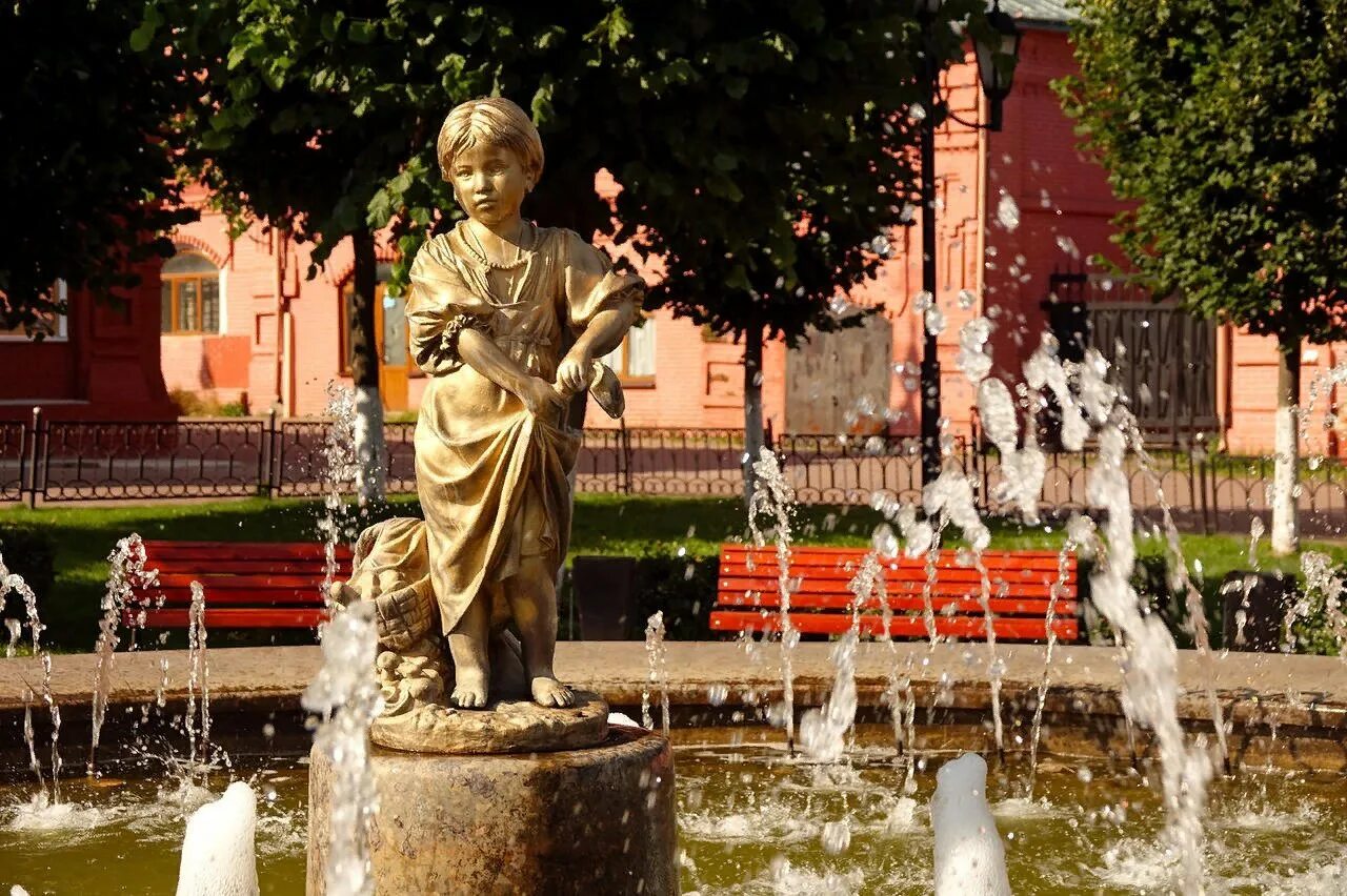 Клин моковская область. Клин московской области. Клин город московская достопримечатель. Майдановский пруд клин. Памятник 700-летия города клин московской области.