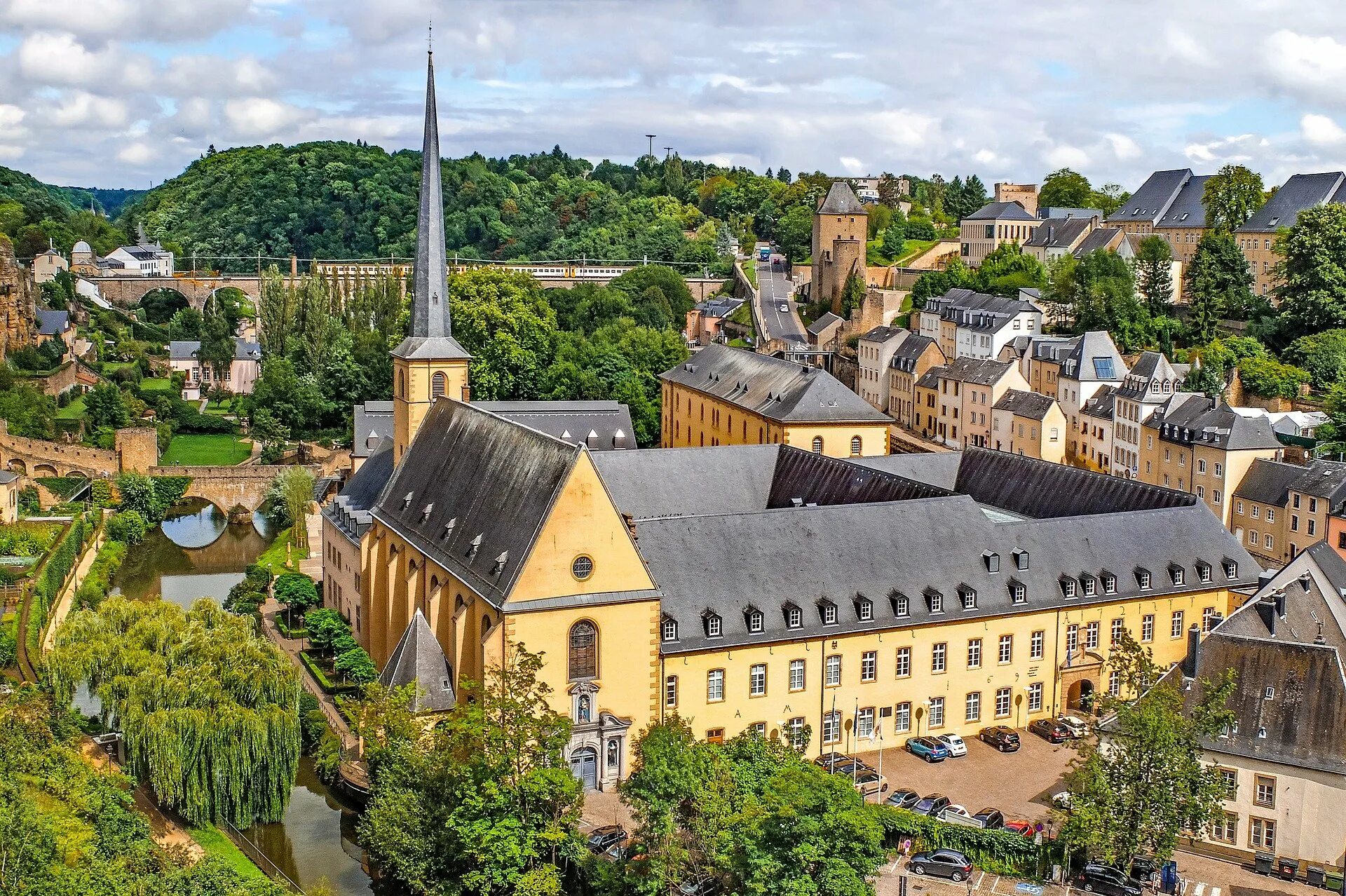 Самые богатые германии. Герцогство Люксембург столица. Великое герцогство Люксембург. Столица Люксембурга столица Люксембурга. Великое герцогство Люксембург достопримечательности.