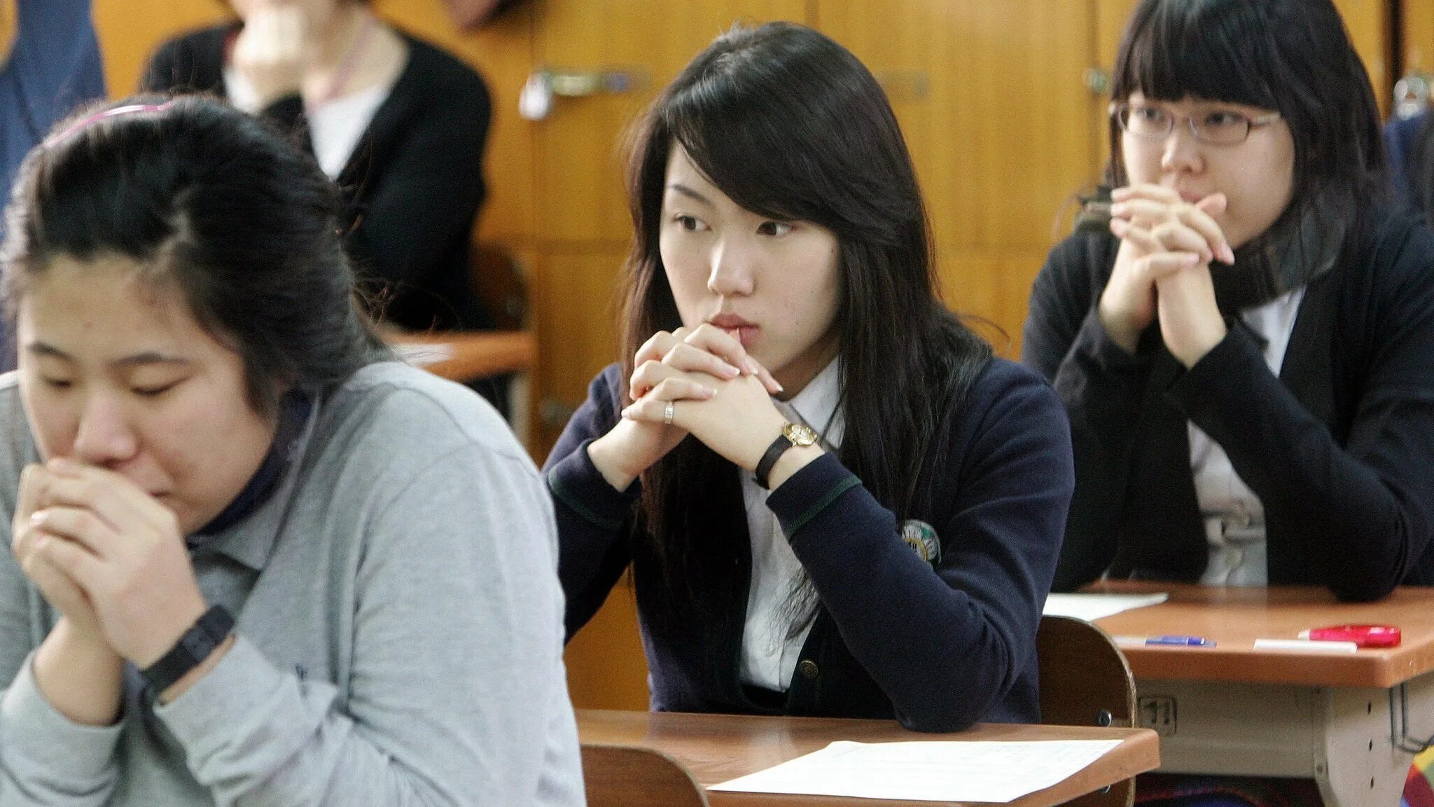 Korean students. Экзамен Сунын в Южной Корее. Корейские школьники. Образование в Корее. Южная Корея школа.