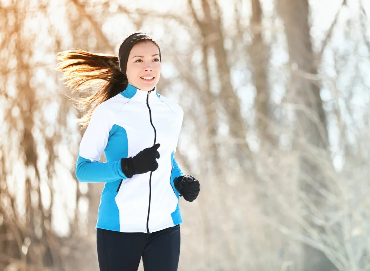 Warm sport. Спорт зимой. Зимний бег. Одежда для занятий спортом зимой. Спортсмен зимой.