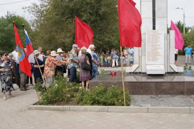 Молодежный волгоградской области. Мемориал Волгоград молодежь.