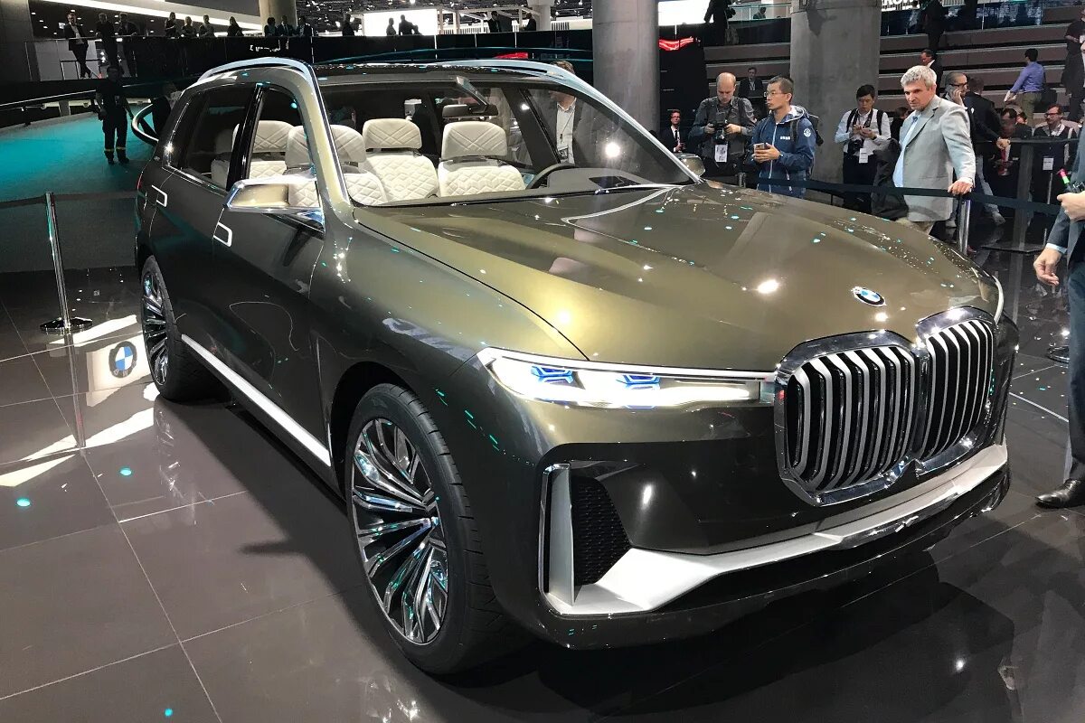 Bmw x7 бордовый. Bmw x7 кузов. Bmw x7 кузов. Бмв x7 2022. Новый bmw x7.