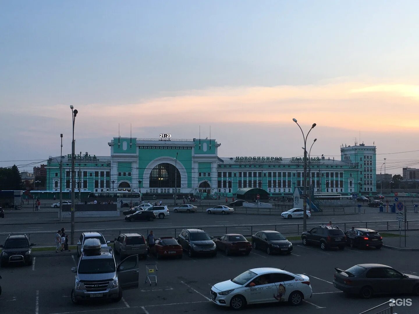Станция Новосибирск-главный, Новосибирск. ЖД вокзал Новосибирск главный. РЖД вокзал Новосибирск. Стоянка ЖД вокзал Новосибирск главный. Номер телефона главного вокзала