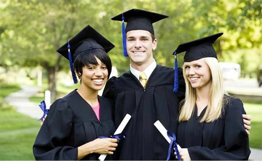 Undergraduate student. Выпускники университета. Выпускник вуза. Студенты в Голландии. Образование в Дании.