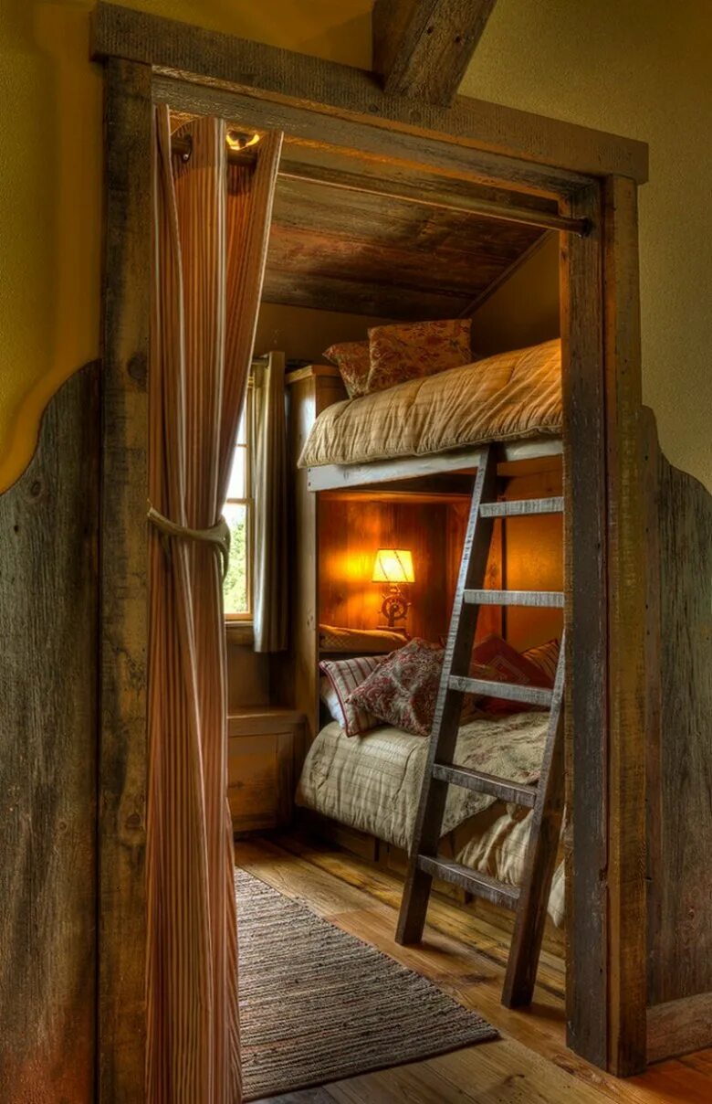 Деревенская комната. Комната в деревенском доме. Небольшие уютные домики в деревенском стиле. Уютная комната в старинном стиле. Уютный деревенский домик.