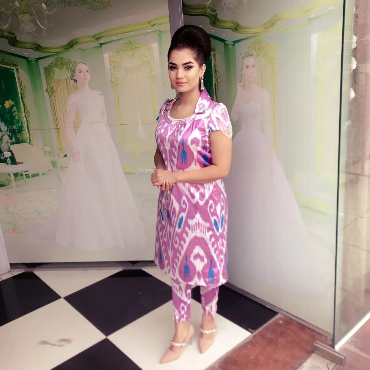 рухшона шодиева 2022. серебряная роса вода 5 л. бонаква 1л газ. оби ширин. ширин логотип.