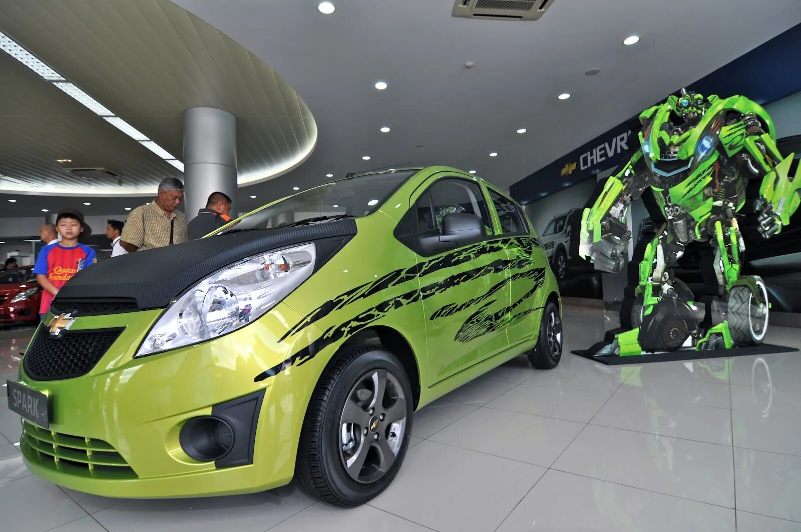 Transformers spark. Chevrolet spark transformers 2. chevrolet spark трансформеры 2. шевроле спарк трансформеры близнецы. шевроле спарк зеленый.