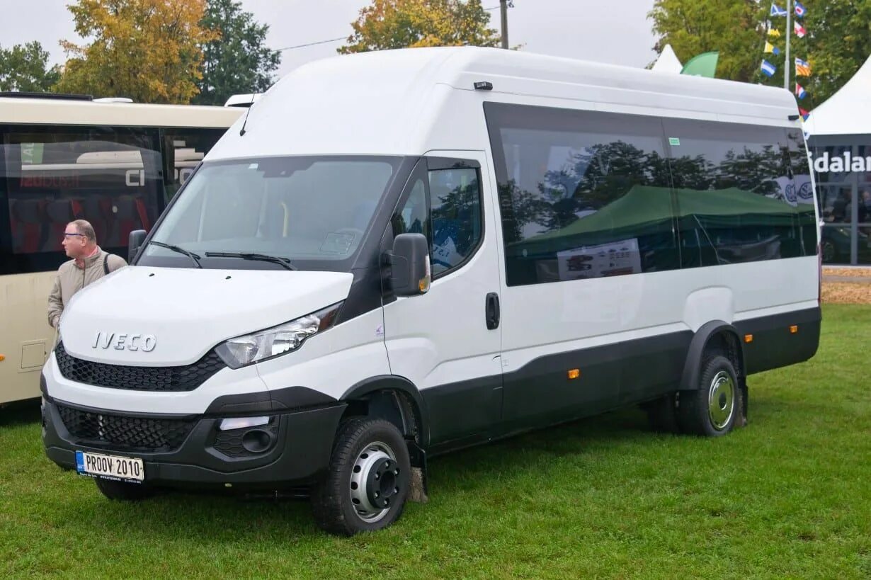 Ивеко 26. Iveco Daily Minibus двухдверный. Iveco 26.280. Iveco Tartu. Ивеко дейли 2019