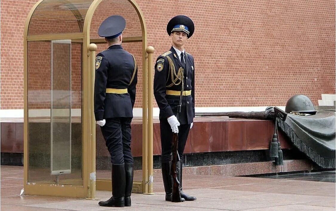 Президентский полк Почетный караул. Президентский полк рота почетного караула. Президентский полк вечный огонь караул. Рота почетного караула 2021 Москва.