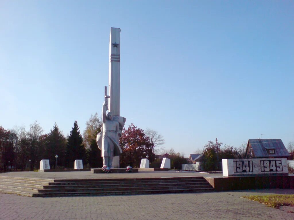 Село Успенское Одинцовский район. Успенское Одинцовский район памятник погибшим. Памятник в селе Успенское. Поселение Успенское Одинцовского района.