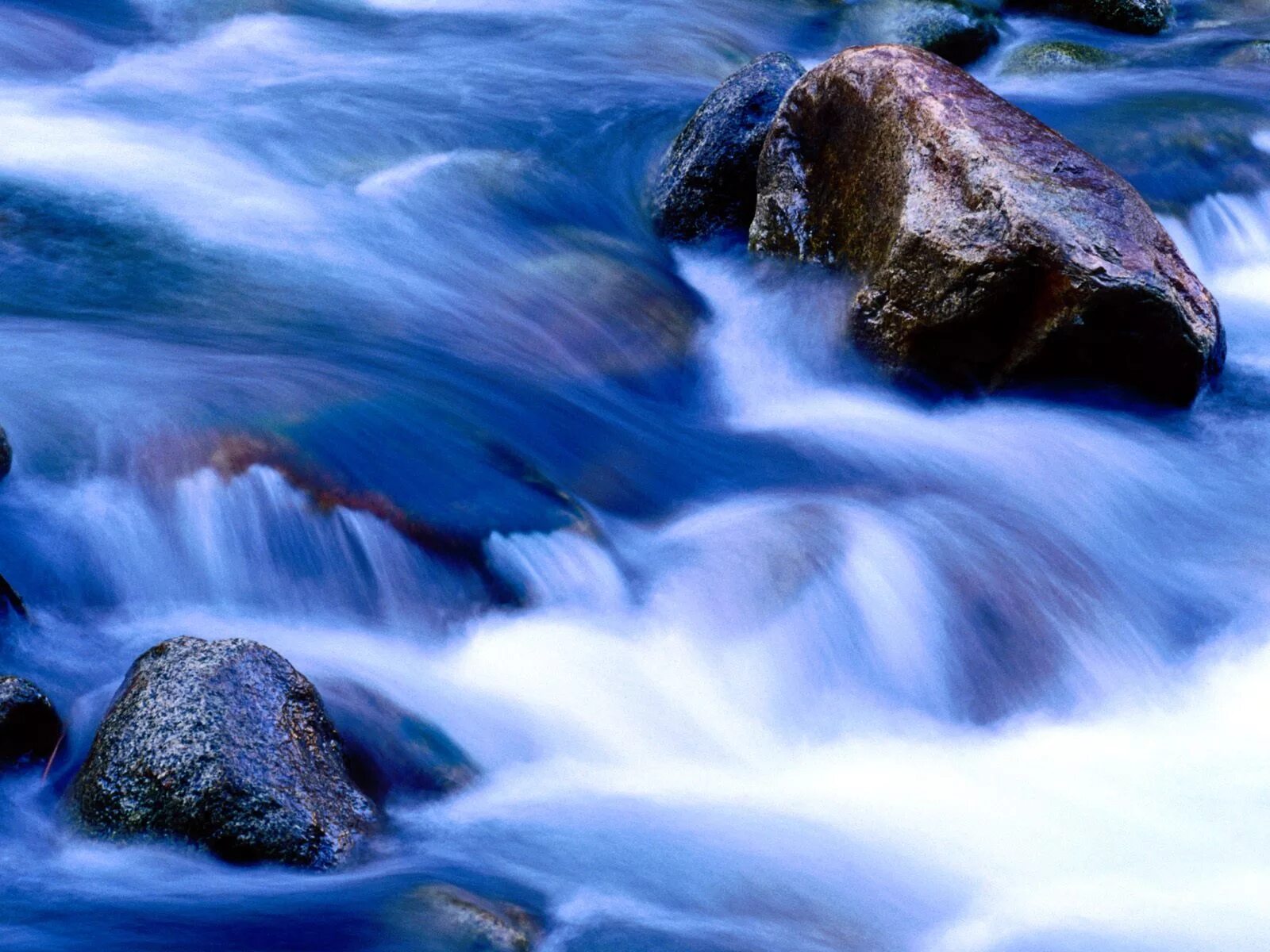 Течение воды. Поток воды. Красивые потоки воды