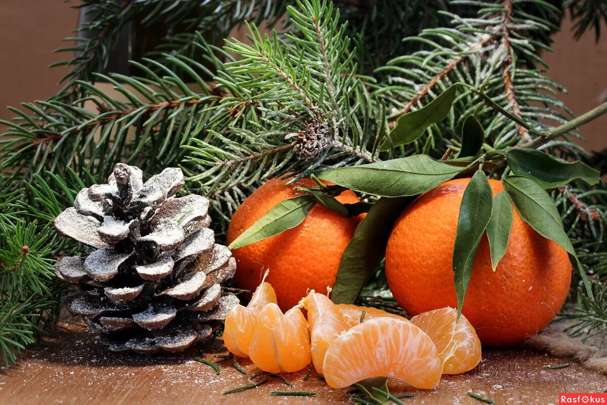 Мандарины. Оранжевые фрукты и овощи. Мандарины новый год. Запахло мандаринами. Мандарины на праздничном столе.