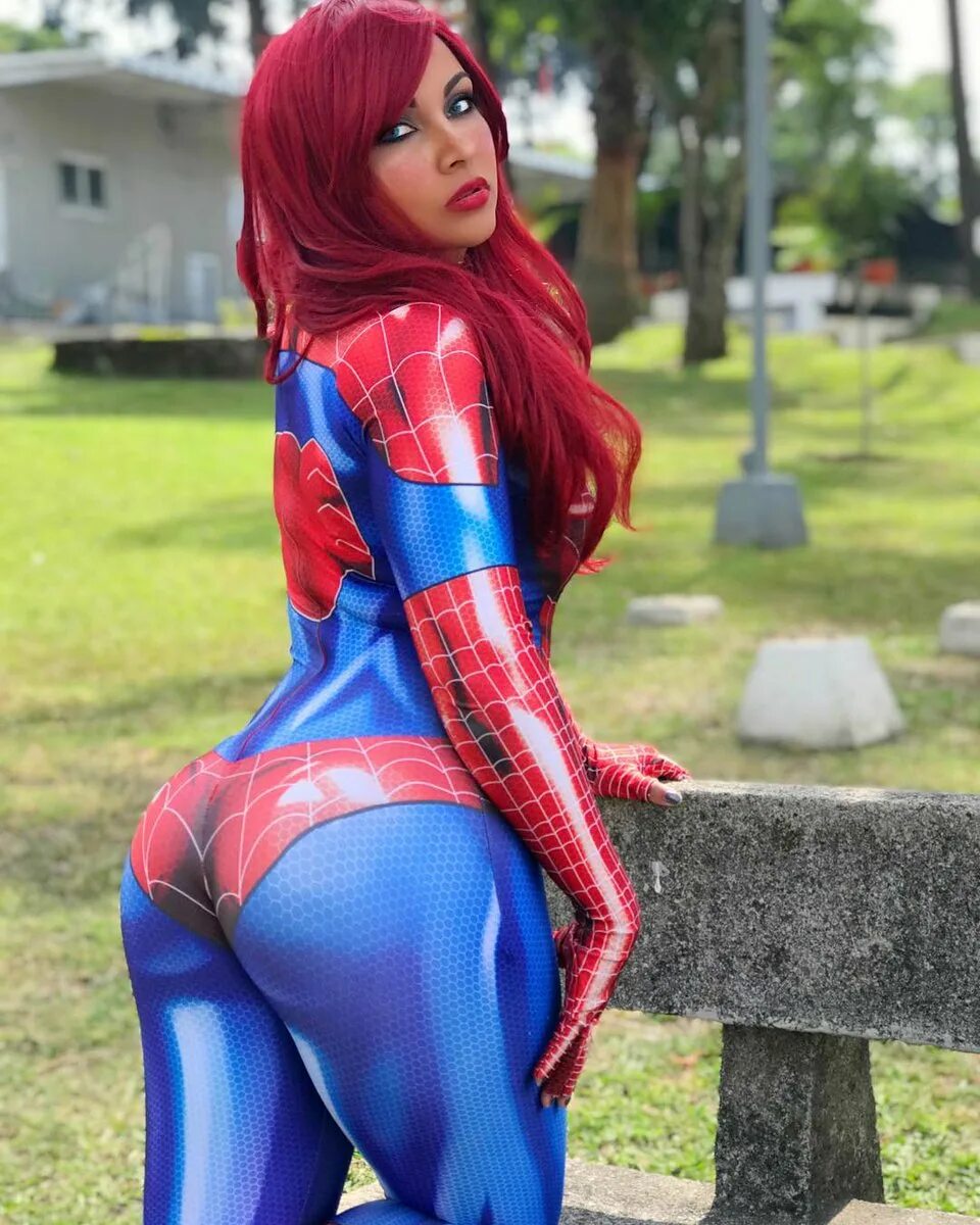 Theleo hendo. Мэри джейн в костюме человека паука. Man cosplay girls. Джессика дрю косплей. Спайдер герл косплей.