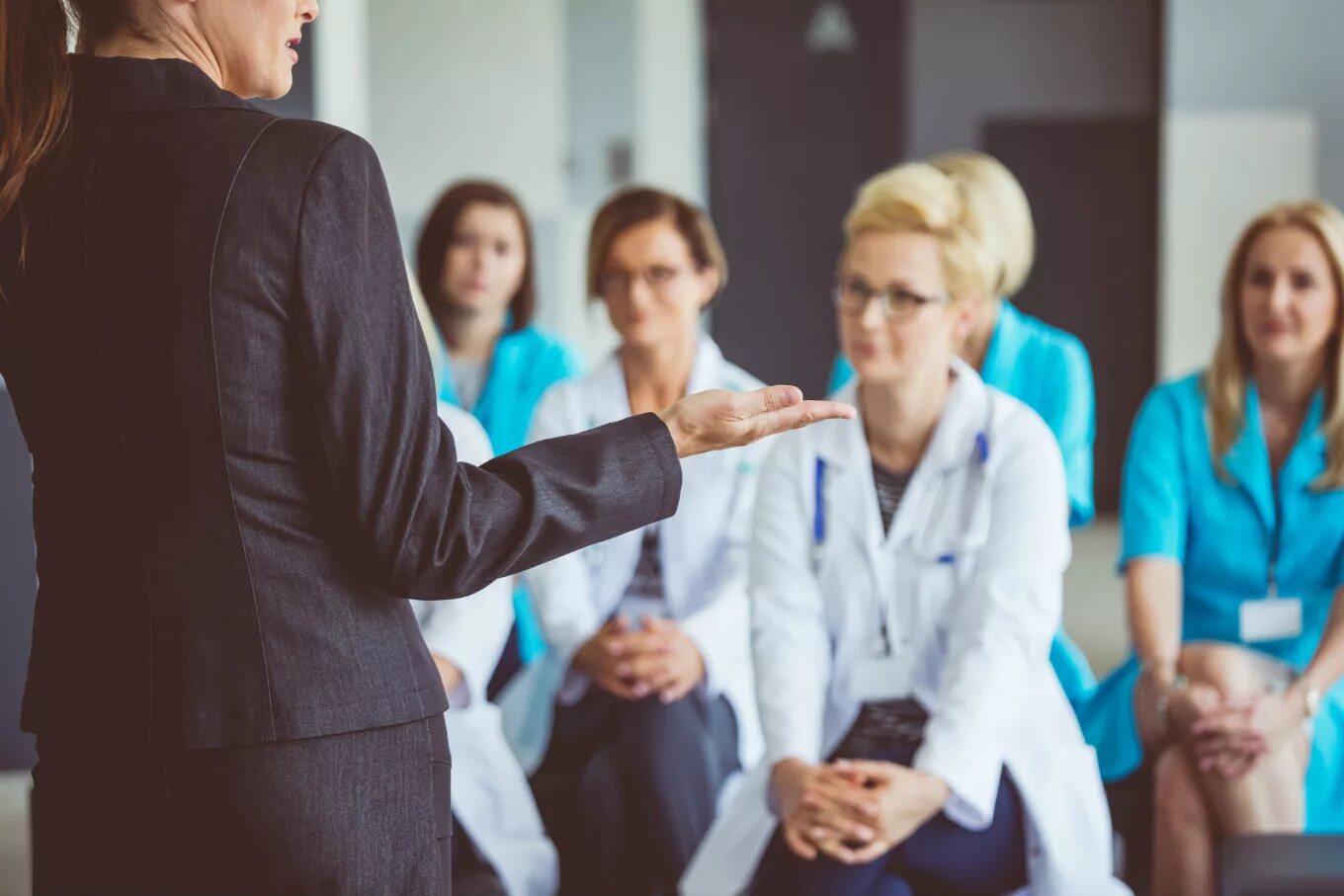 Семинар врачей. Лекция для медицинского персонала. Повышение квалификации врачей. Образование медицина. Конференция медиков.