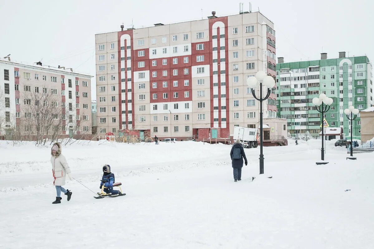 Погода в дудинке на 14. Снежный городок в дудинке 2023г. Актировки дудинка. Дудинка посёлок городского типа. Снежный городок 1995 в норильске.