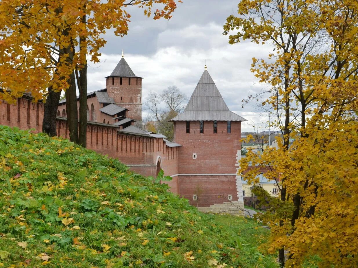 Детинец Великий Новгород осень. Кремль Нижний Новгород и Великий Новгород. Нижний Новгород Кремль осень. Кремль Нижний Новгород осенью. Осень сайт великого новгорода