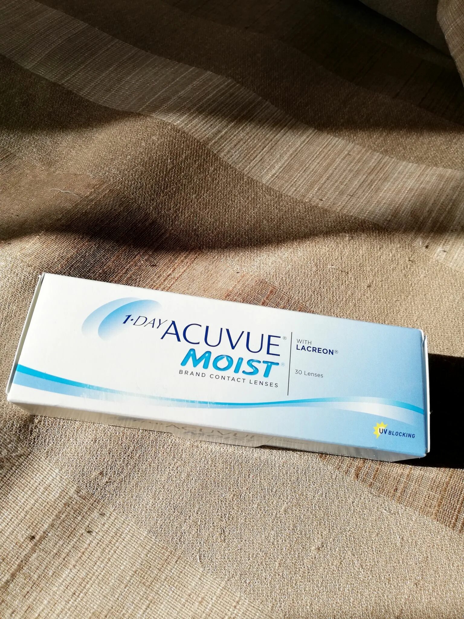 Контактные акувью ван дей. Acuvue очкарик. Контактные линзы johnson johnson. Moist -5. Acuvue очкарик.