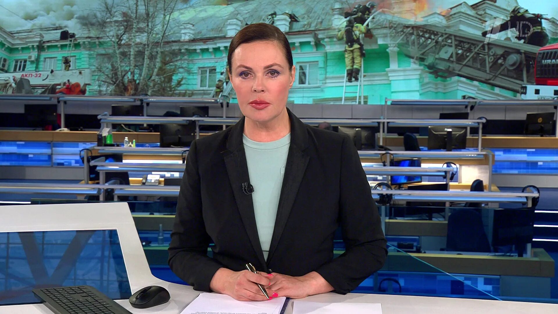 Какой выпуск программы. Программа первого канала. телеканал эфир телеведущая. ведущий программы время на 1 канале. новости 1 канал вчерашний выпуск.