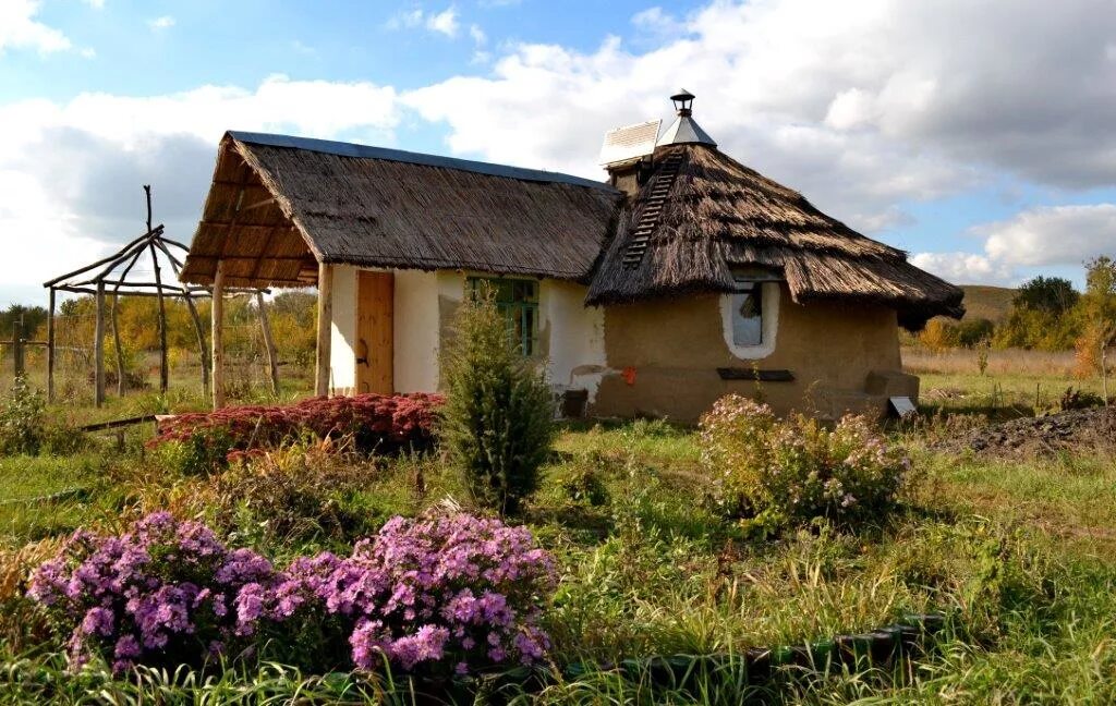 Северное поселение краснодарский край. Эко поселение Росток Ростовская область. Экопоселение Радужное Рязанская область. Эко поселение Краснодарский край. Экопоселение Гришино.