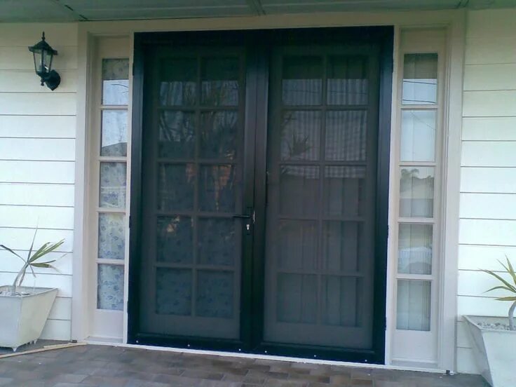 Window next door. Screen door. large screen doors. doors скрины.