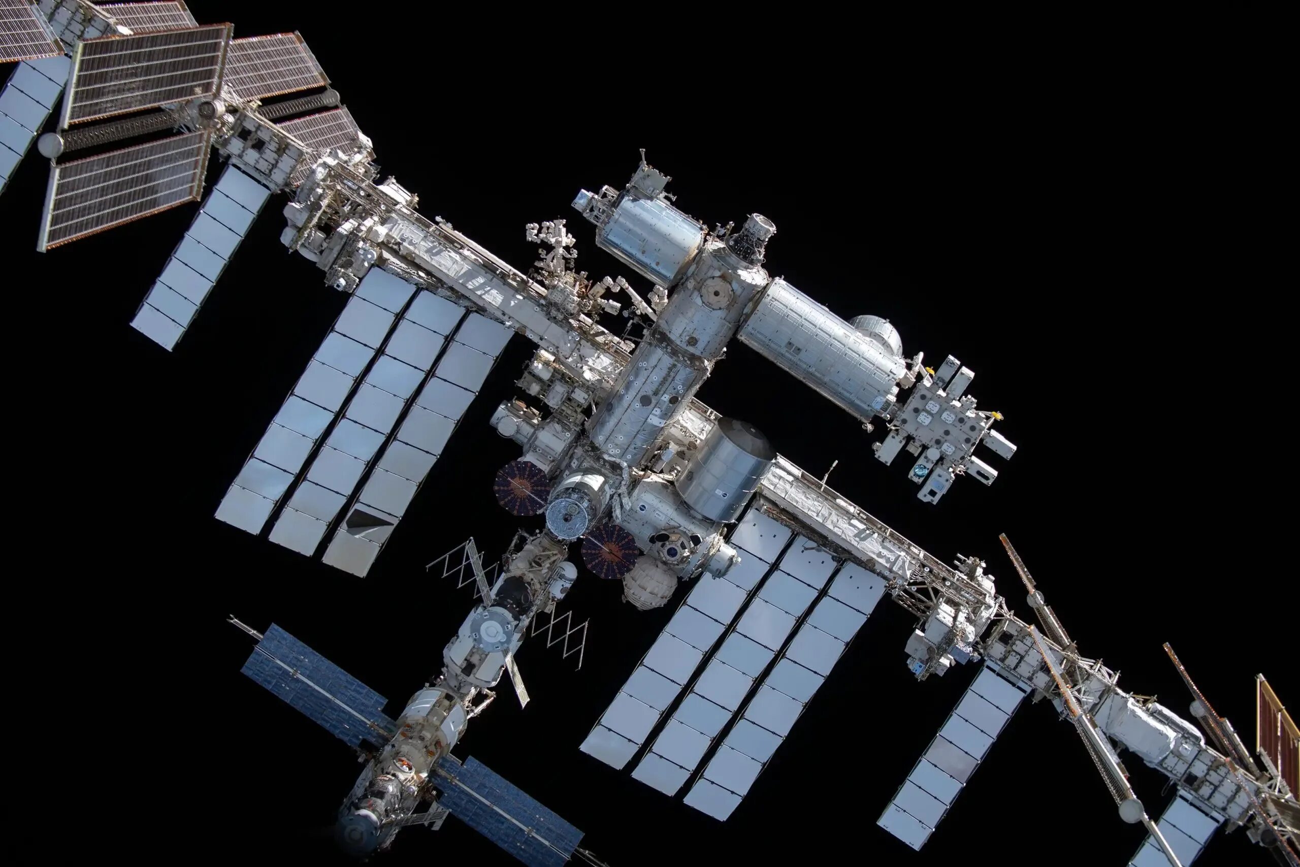Мкс ц. Космическая станция мкс. мкс 2025. мкс роскосмос. мкс-70 наса.