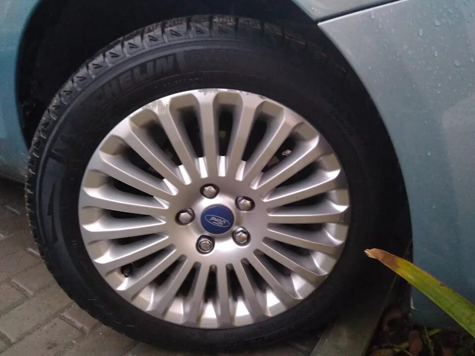 Ford focus 2 разболтовка колёс. Резина на форд фокус 2. Форд фокус 2 разболтовка колес. Литые диски 16 на форд фокус 2 рестайлинг. Резина летняя r16 форд фокус 3.