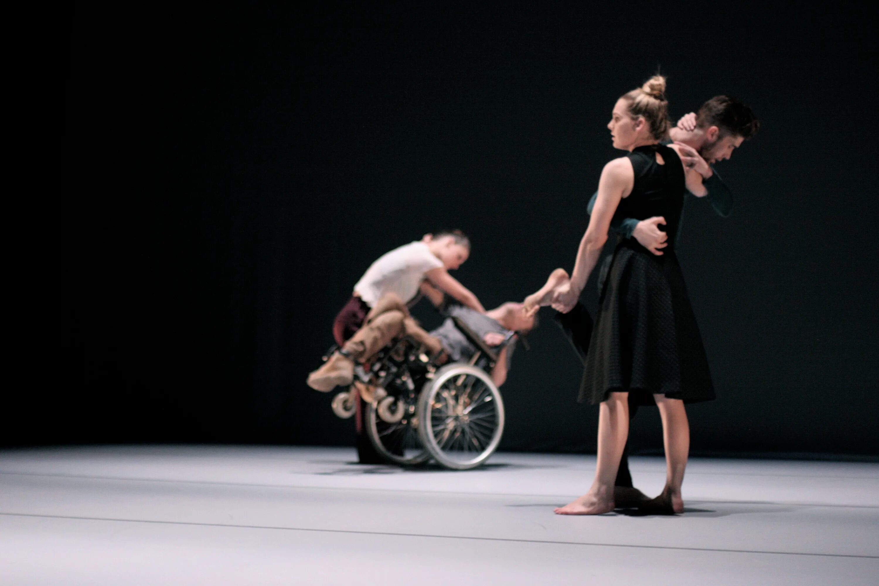 театр круг. особенный театр. фото особый театр. театр людей с ограниченными возможностями. театр взаимодействие.