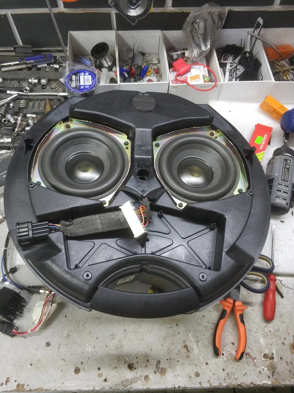 Не работает сабвуфер. Сабвуфер bose infiniti fx35. infiniti fx сабвуфер bose. инфинити fx 45 bose сабвуфер. штатный сабвуфер инфинити fx35.