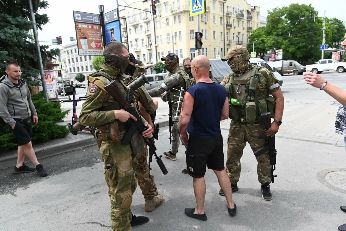 ЧВК Вагнер мятеж Ростов. ЧВК Вагнер в Ростове. Мятеж Вагнера Ростов на Дону. Бойцы Вагнера. Вооруженные выступления против