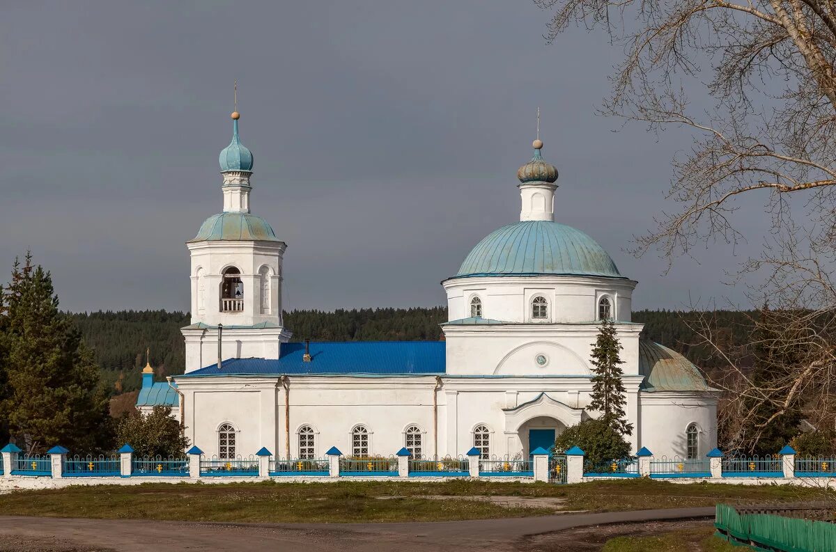 Церковь в малой хомутери. Храм покрова пресвятой богородицы (малая грибановка). Екатериновка церковь ульяновская. Село малая хомутерь. Село малая хомутерь.