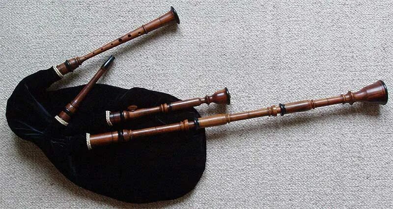 Французская волынка 5 букв. Гайта музыкальный инструмент. Гайта волынка. Волынка духовой музыкальный инструмент. Испанская волынка Гайта.
