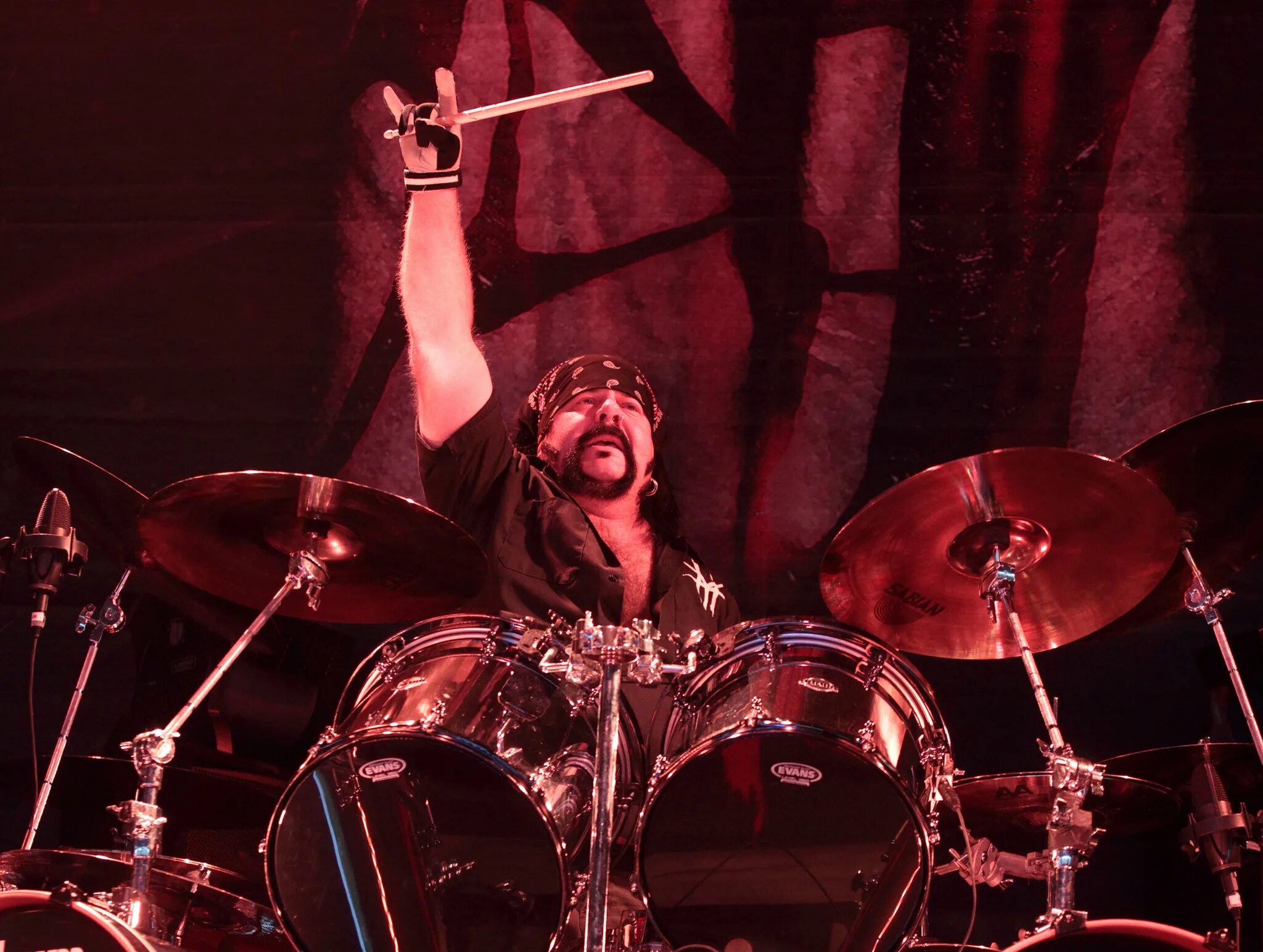 Фредди меркьюри мама. Уроды на сцене свет. Vinnie paul. Уроды на сцене свет. Барецкий ленинград.
