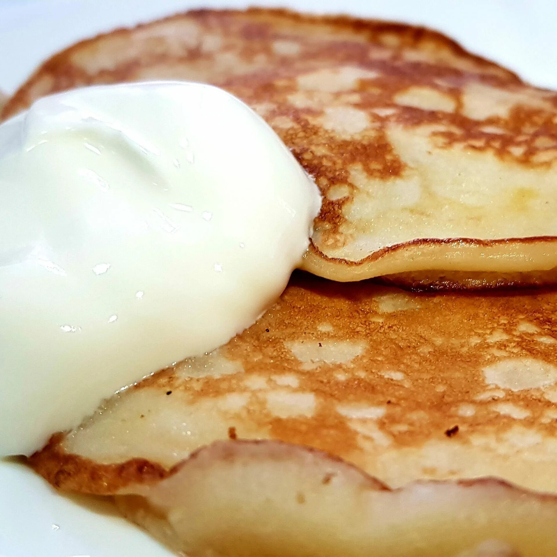 пышные оладьи. кефир для оладьев. пышные оладьи с яблоками. пышные оладьи. пышные оладьи.