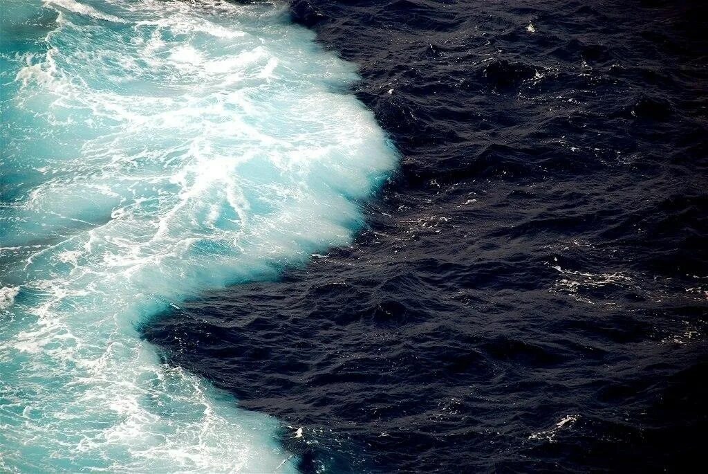 Воды тихого океана. Два океана. Слияние двух океанов. Море разного цвета. Встреча морей и океанов.
