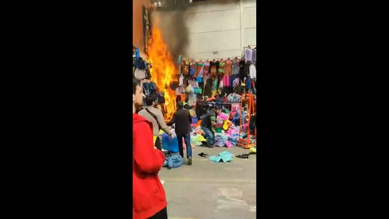 Пожар на рынке садовод. Рыночные павильоны рынок. Садовод рынок горит. Вещевой рынок. Садовод гори.